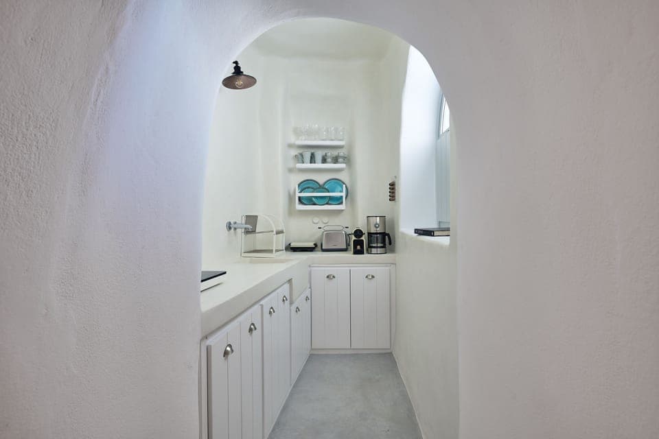 Traditional Villa | Private kitchenette | Fridge, stovetop, espresso maker, coffee/tea maker
