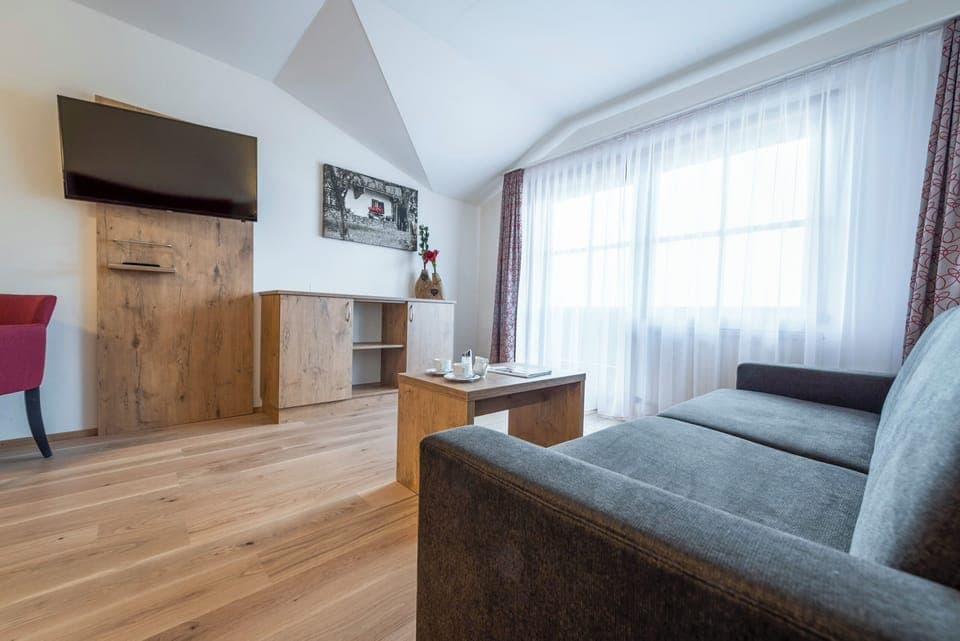 Superior Plus Double Room | Minibar, desk, free WiFi, bed sheets