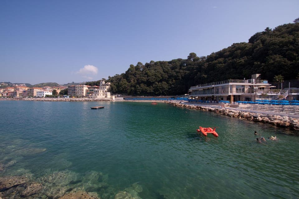 Private beach, beach towels, beach bar