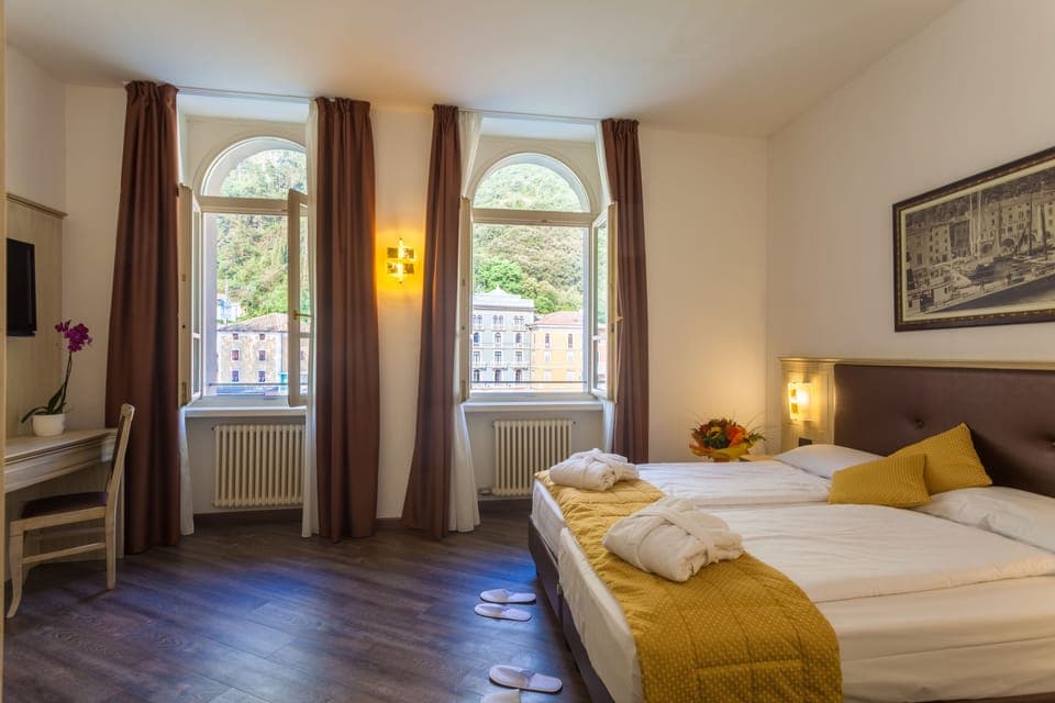 Suite | Minibar, in-room safe, desk, free WiFi