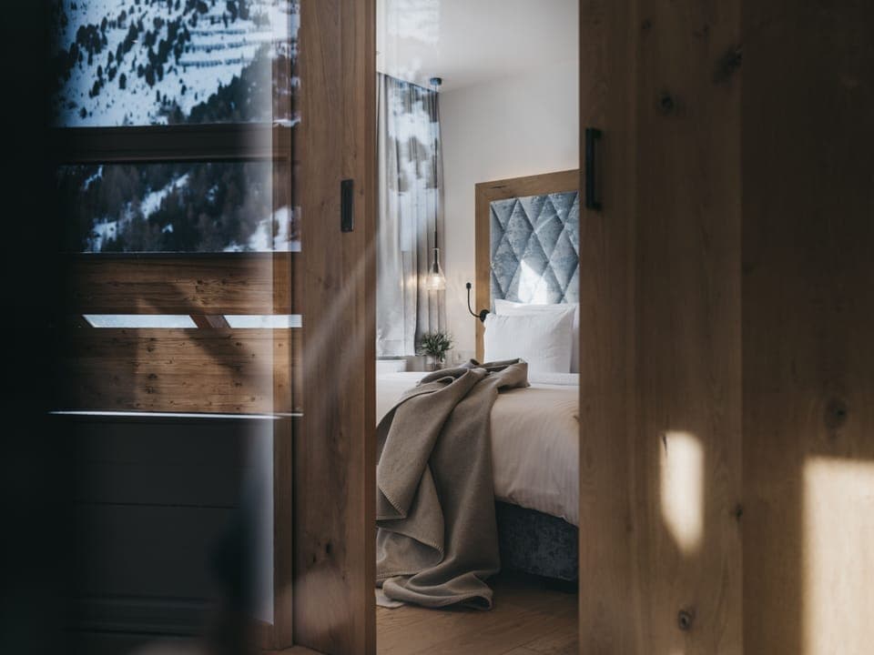 One-Bedroom Suite | Hypo-allergenic bedding, in-room safe, laptop workspace, soundproofing