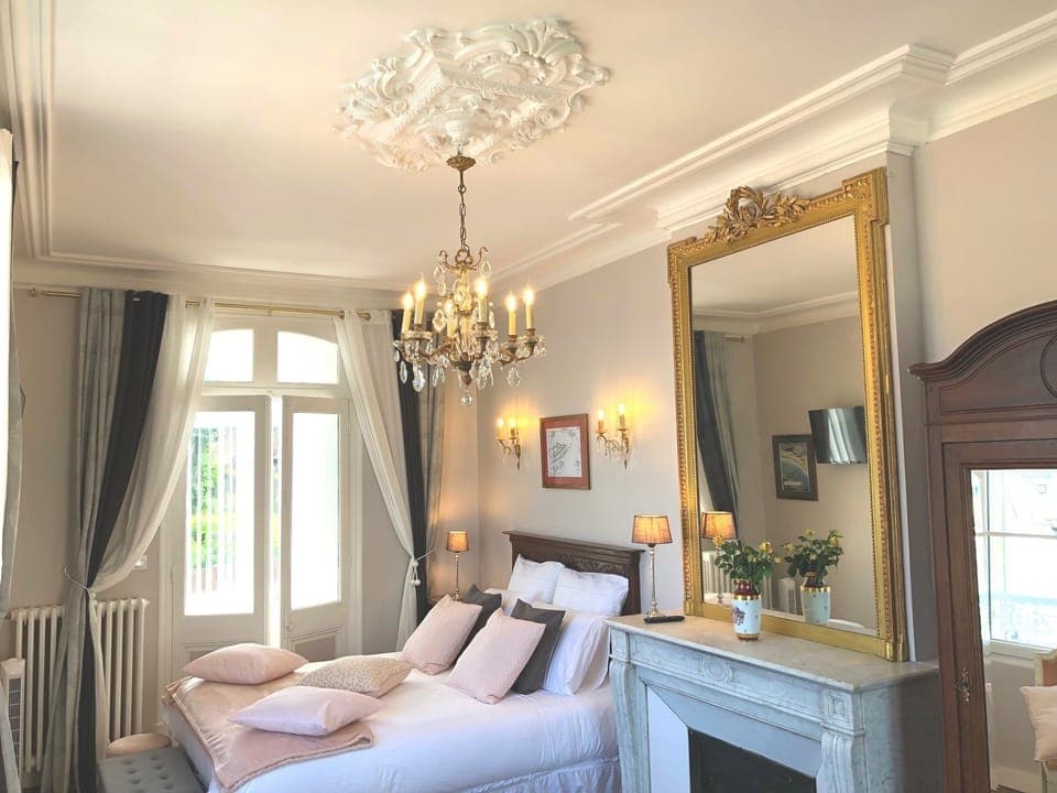 Deluxe Double Room, 1 Queen Bed, Sea View | Premium bedding, in-room safe, individually decorated, desk