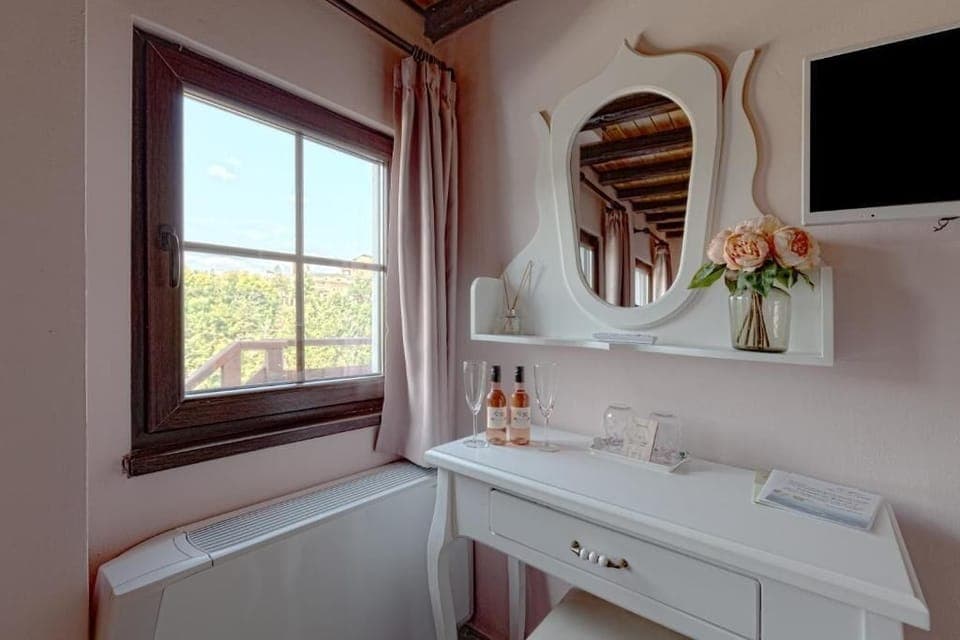 G-Elite Double or Twin Room, River View | Individually decorated, blackout drapes, iron/ironing board, free WiFi