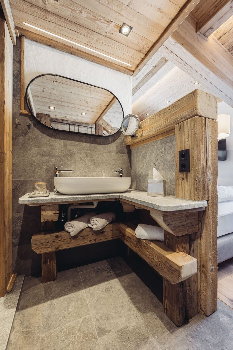 Design Studio Suite | Bathroom | Shower, hair dryer, bathrobes, towels