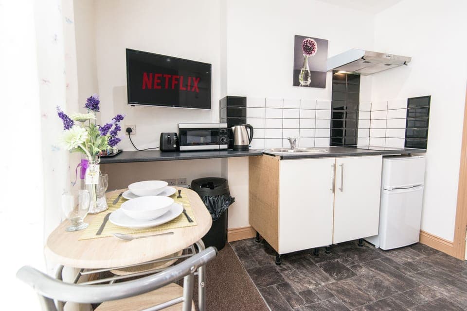 Studio, 1 Double Bed | Private kitchen | Full-size fridge, microwave, oven, electric kettle