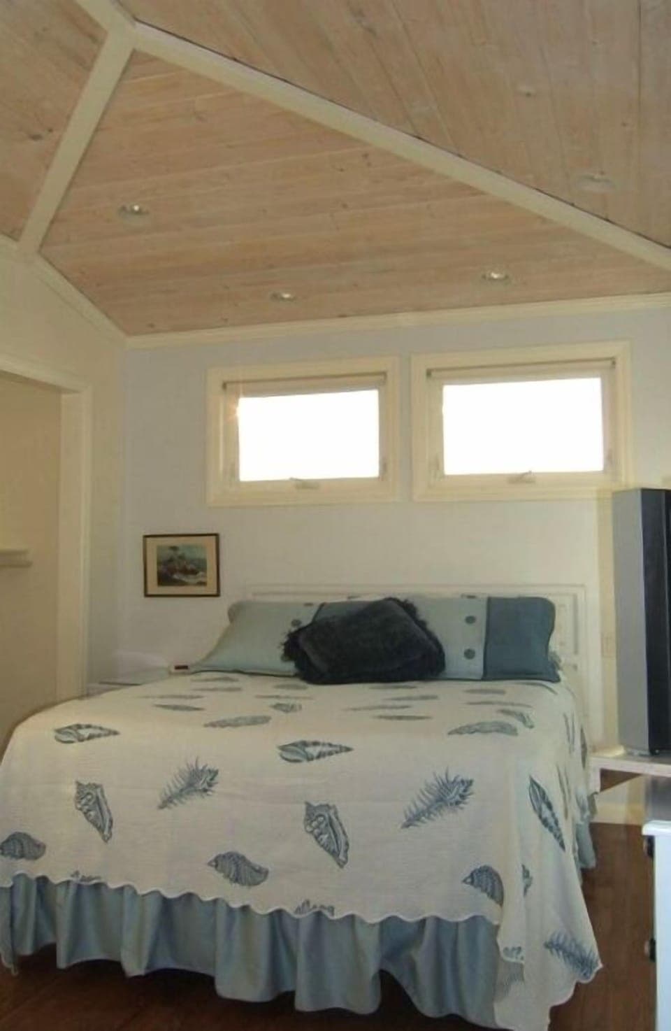 Wow! Look at the ceiling. You'll have sweet dreams for sure.