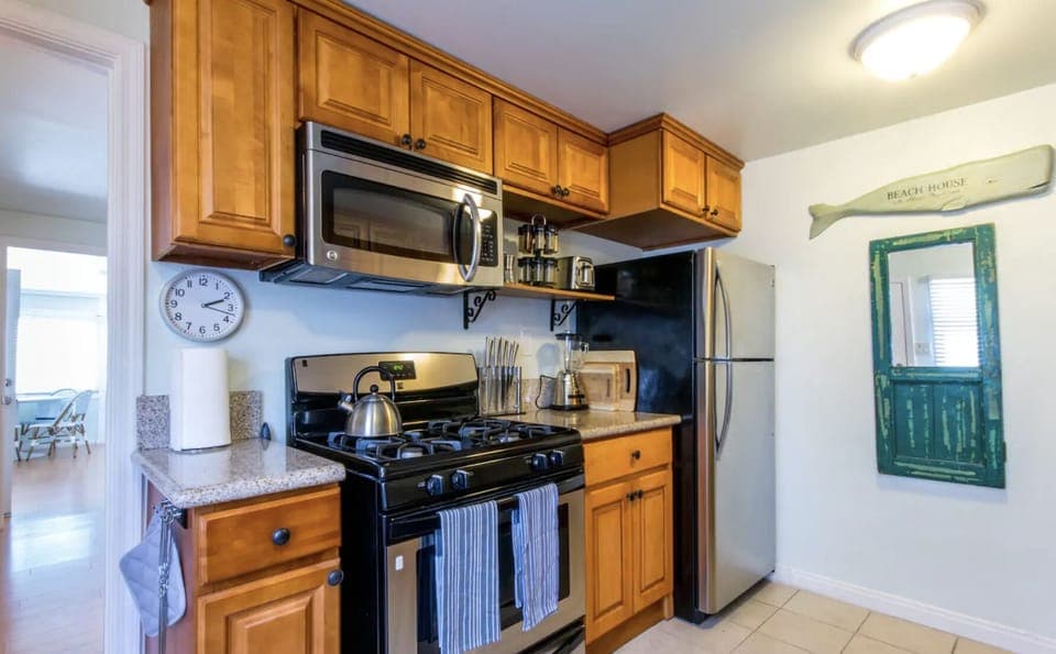 Fully-equipped kitchen. 