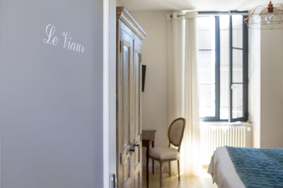 Double Room (Le Viaur) | Desk, soundproofing, iron/ironing board, free cribs/infant beds