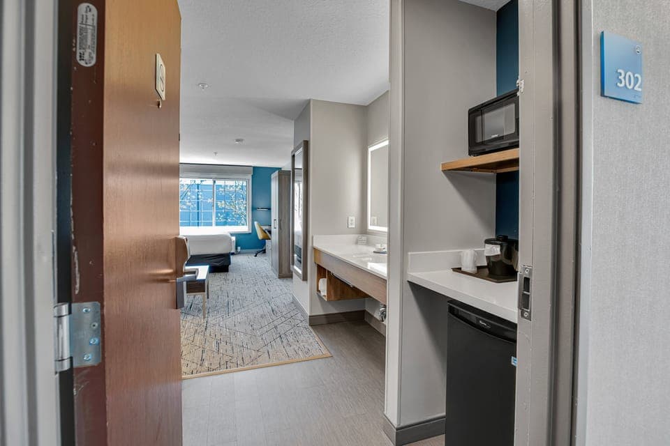 Suite, 1 Bedroom | Premium bedding, down comforters, pillowtop beds, desk