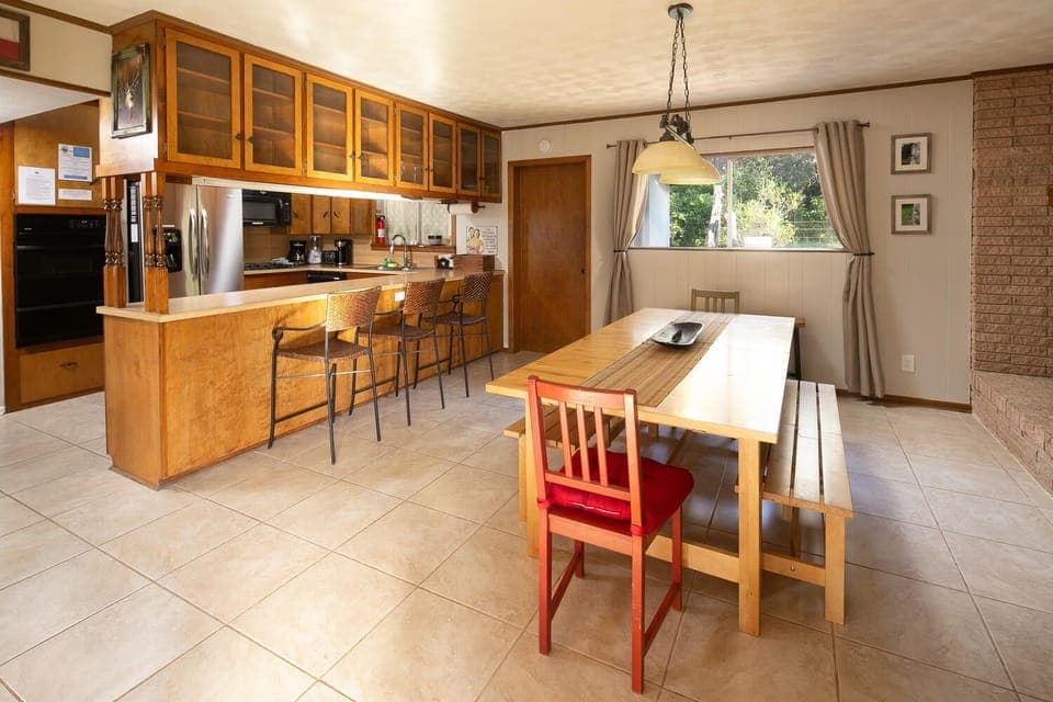 Open dining and kitchen area!