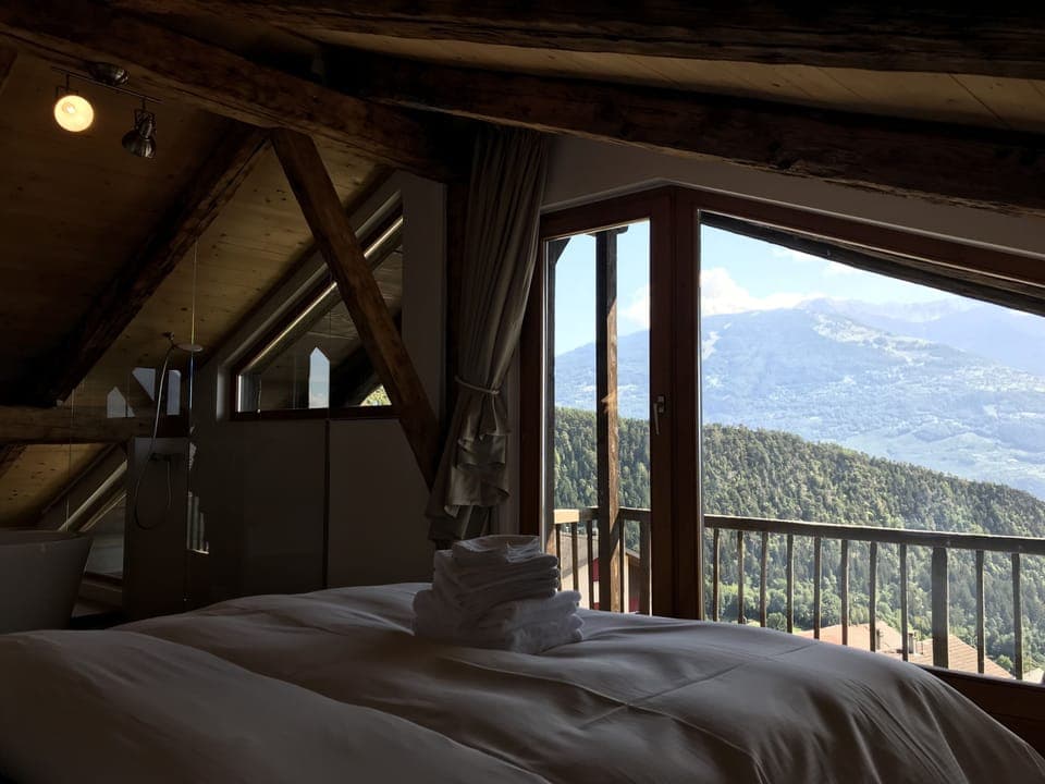 Deluxe Suite, Jetted Tub | View from room