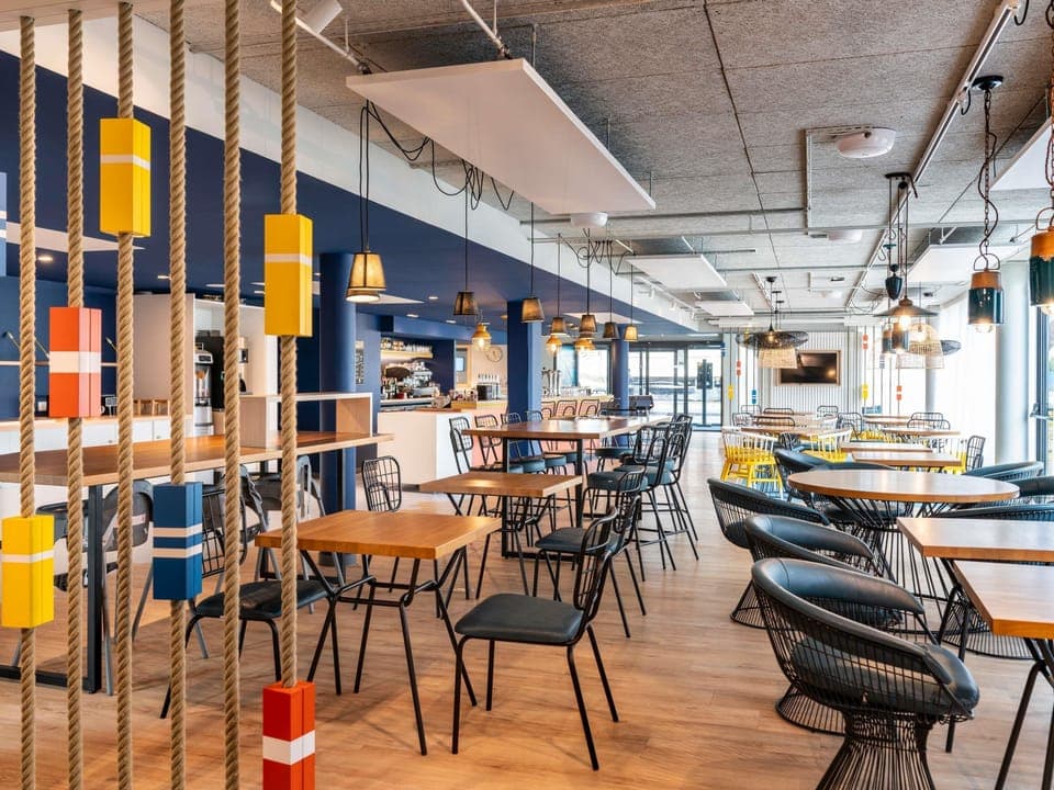 Standard Room, 1 Double Bed | In-room safe, desk, soundproofing, free cribs/infant beds