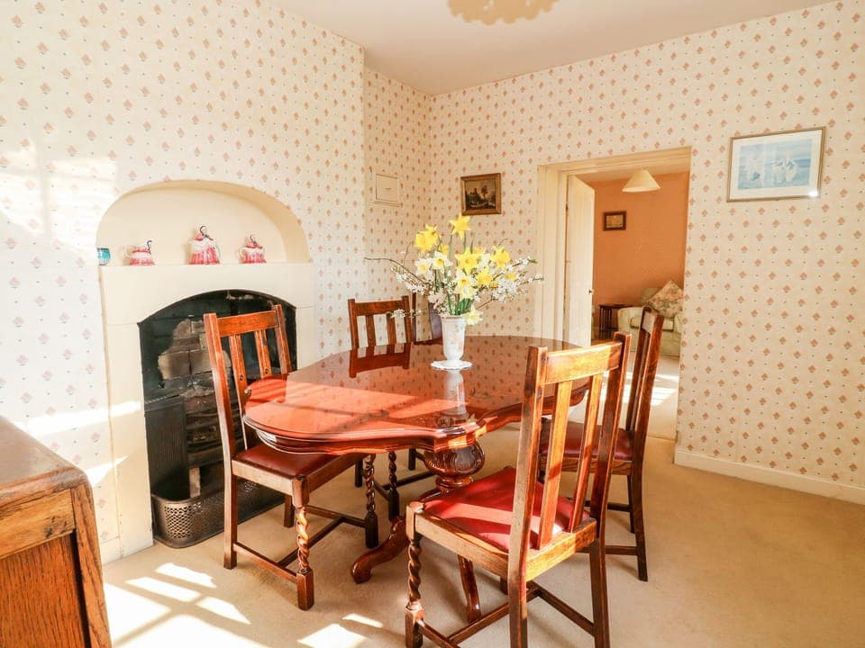 Cottage | Private kitchen | Stovetop, dishwasher, highchair, cookware/dishes/utensils