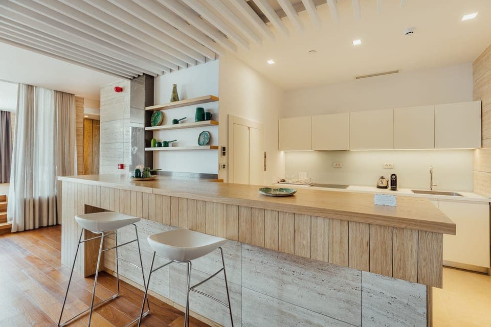 Espresso maker, electric kettle, highchair