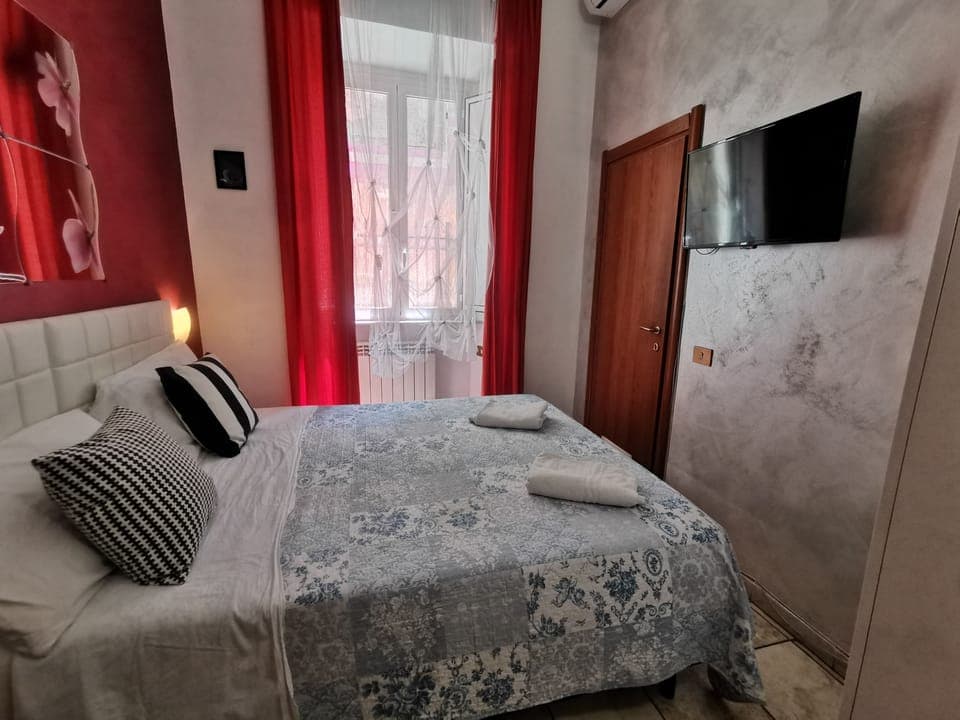 Double Room, Shared Bathroom | Free WiFi, bed sheets