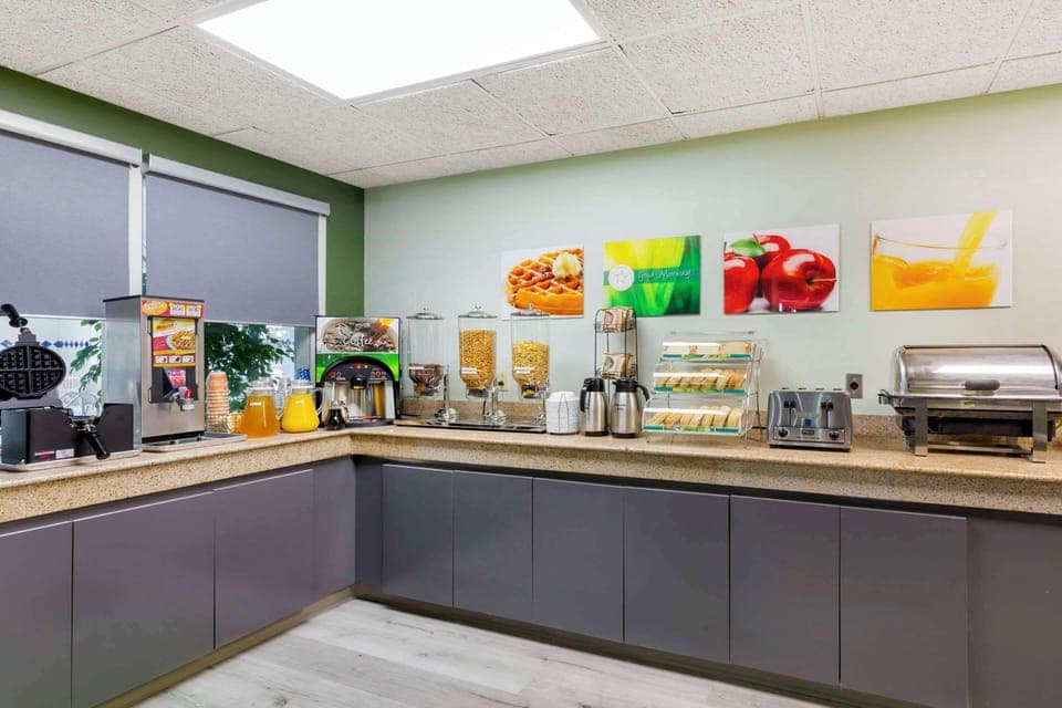 Free daily English breakfast