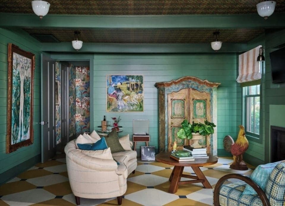 Court | Living area | 55-inch Smart TV with digital channels, TV, fireplace