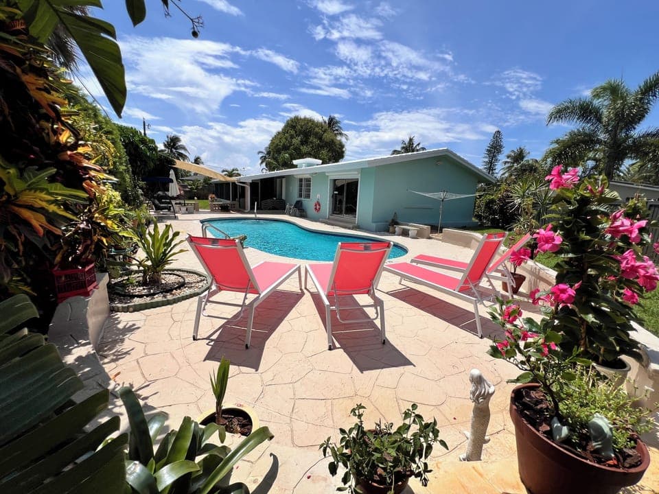 Lounge in the butterfly garden in 8 fully reclining lounge chairs.