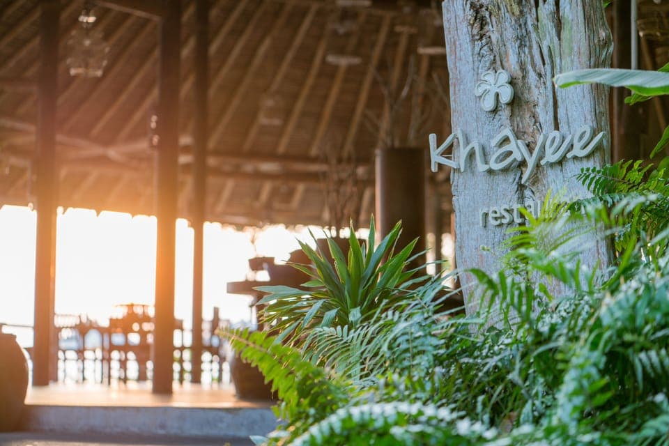 3 restaurants, breakfast served