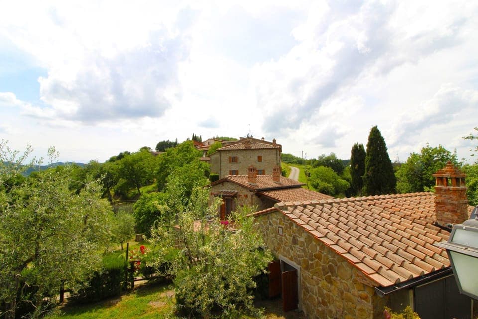 Sky, Cloud, Plant, Building, Tree, Window, Natural Landscape, Land Lot, House, Grass
