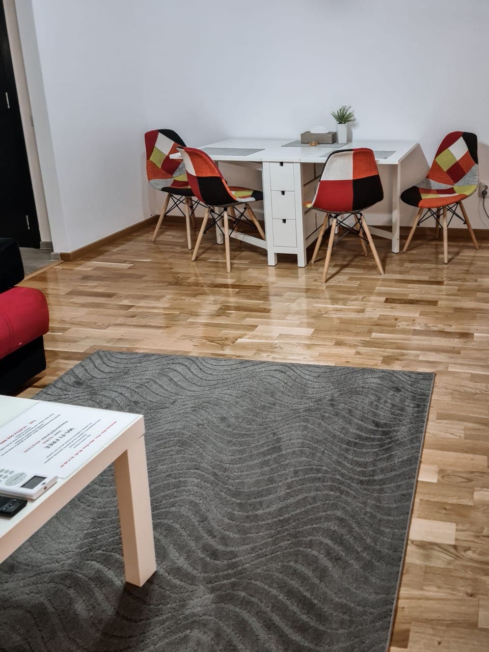 60-cm flat-screen TV with cable channels, TV