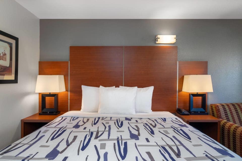 Desk, free cribs/infant beds, WiFi, bed sheets