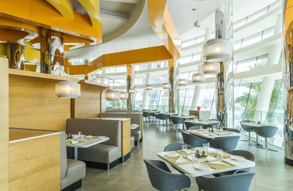 5 restaurants, breakfast, lunch, dinner served; international cuisine