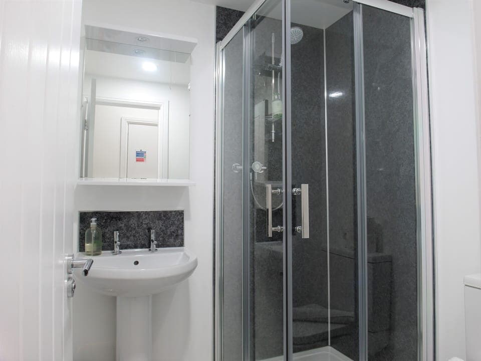 Standard Double or Twin Room | Bathroom | Shower, free toiletries, hair dryer, towels