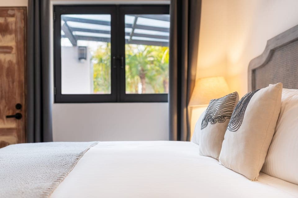 Standard Room, 1 Queen Bed | Egyptian cotton sheets, premium bedding, down comforters, minibar