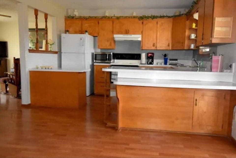 Fully equipped kitchen.