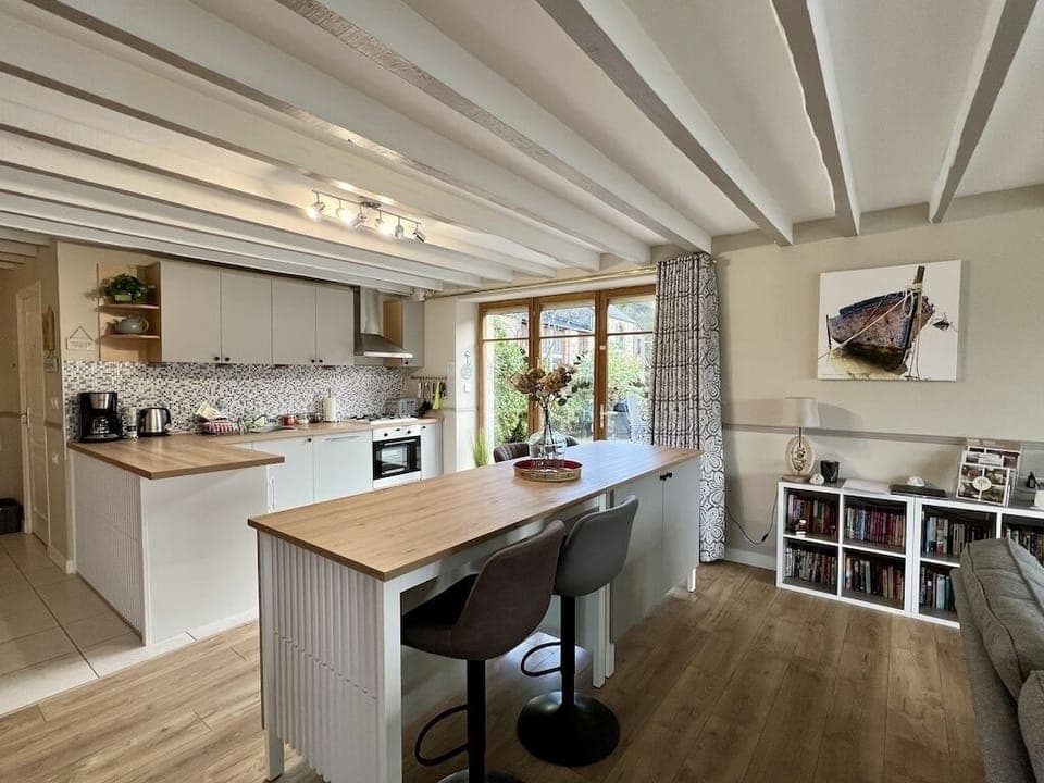 Modern kitchen designed for socialising. Stylish bar stools invite you to sit!