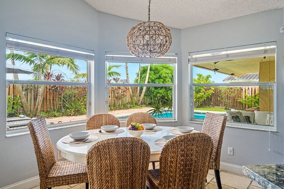 Eat in Kitchenette with seating for 6 and bay windows.