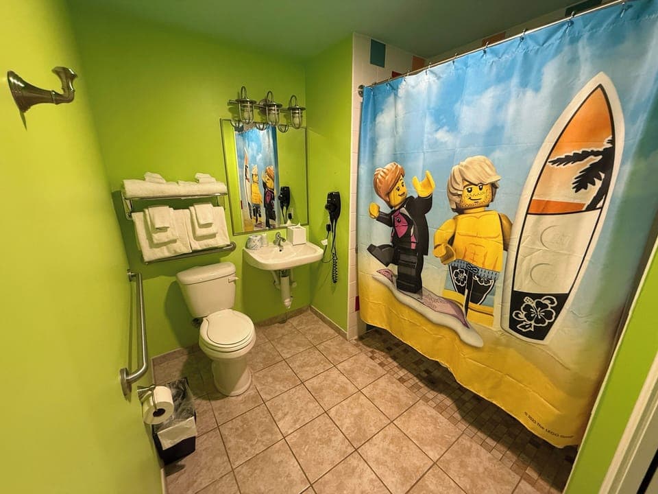 Beach Theme | Bathroom | Combined shower/tub, hair dryer, towels, soap