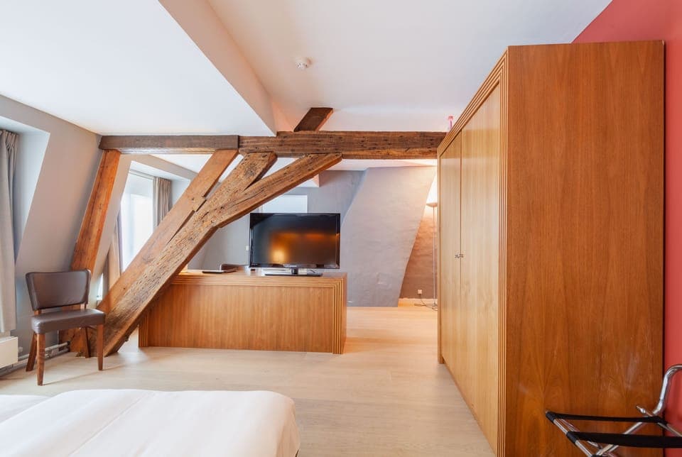 Signature Double Room | In-room safe, desk, laptop workspace, soundproofing