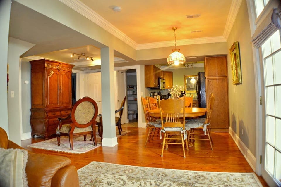 1st Floor dining area