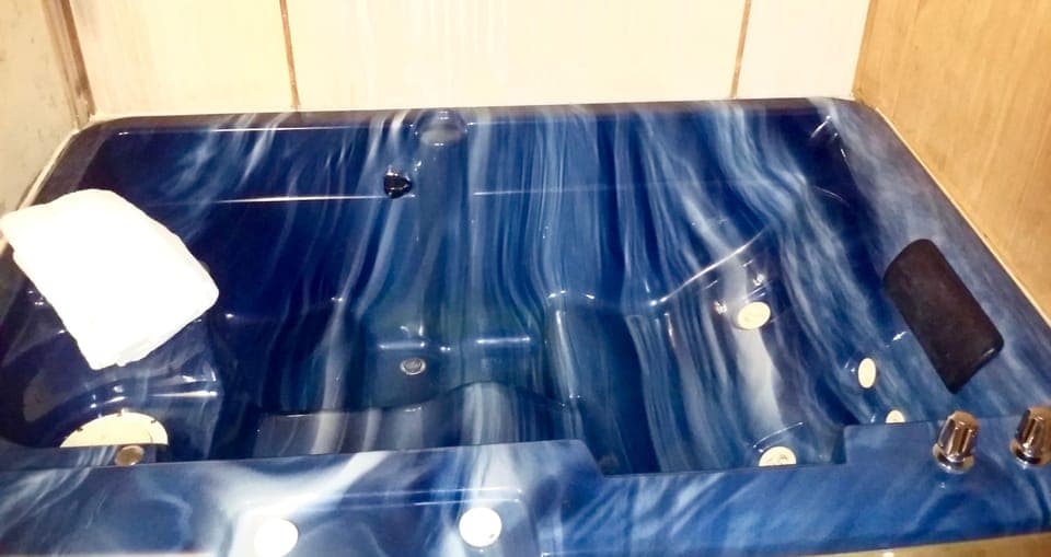 King Suite with Spa Bath, Nonsmoking | Jetted tub