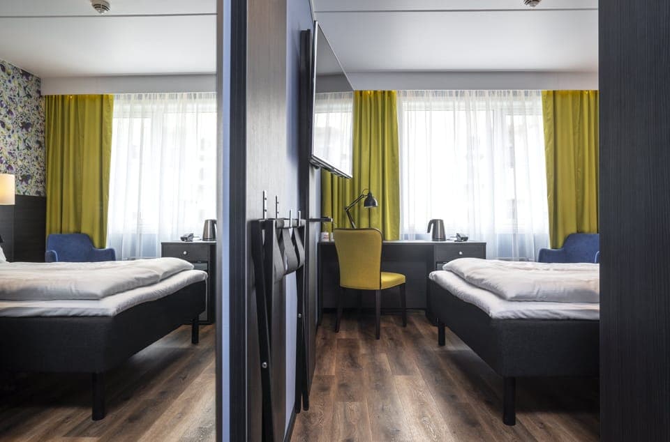 Premium bedding, pillowtop beds, minibar, desk