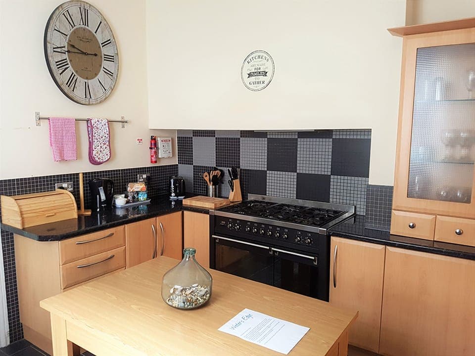 Fully equipped kitchen