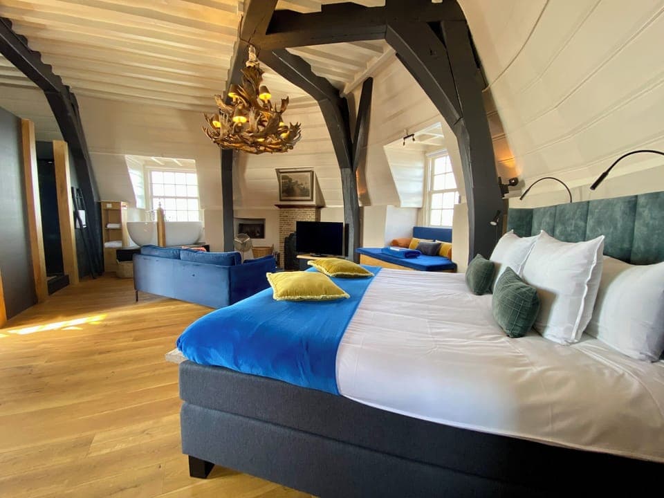 Romantic Tower Suite, Panorama view, Second Floor (Room 1001, main building) | Premium bedding, pillowtop beds, in-room safe, individually furnished