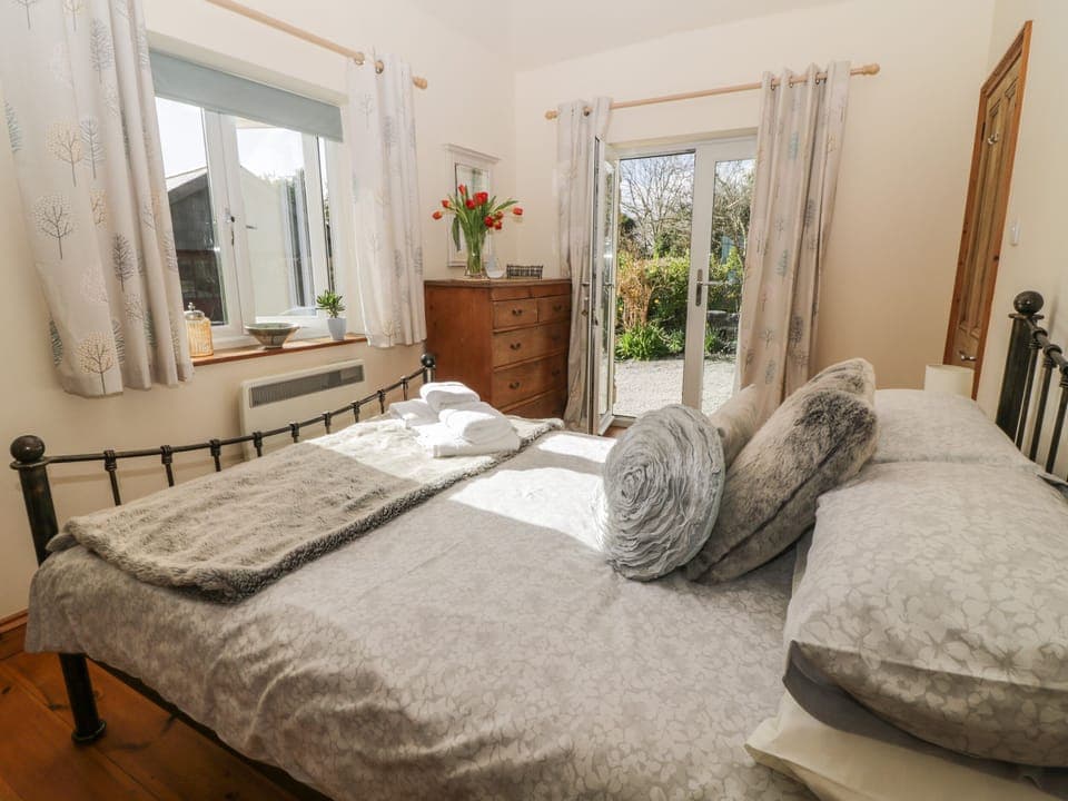 Cottage | 2 bedrooms, individually decorated, individually furnished, free WiFi