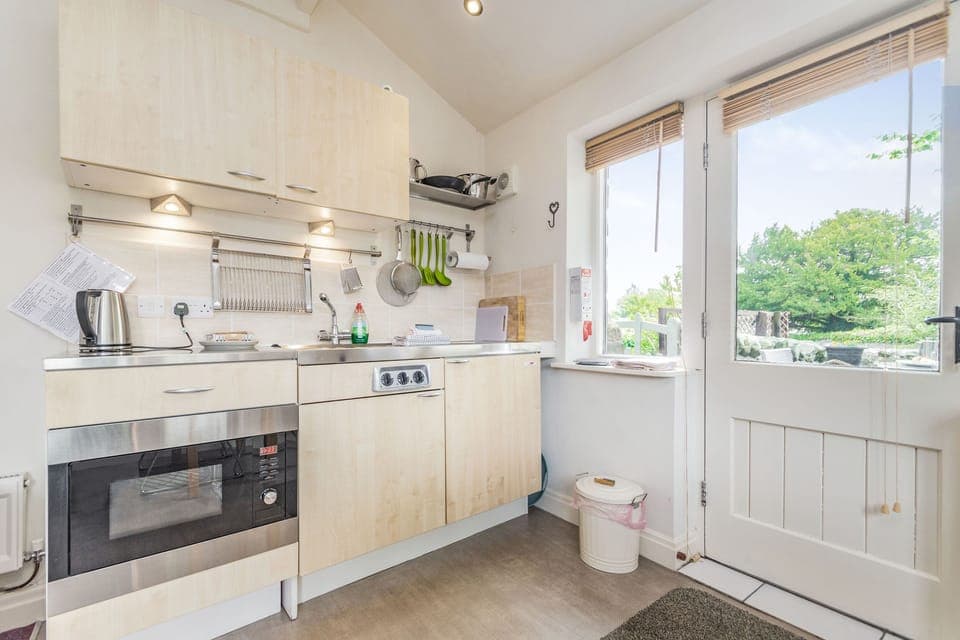 Cottage | Private kitchen | Cookware/dishes/utensils