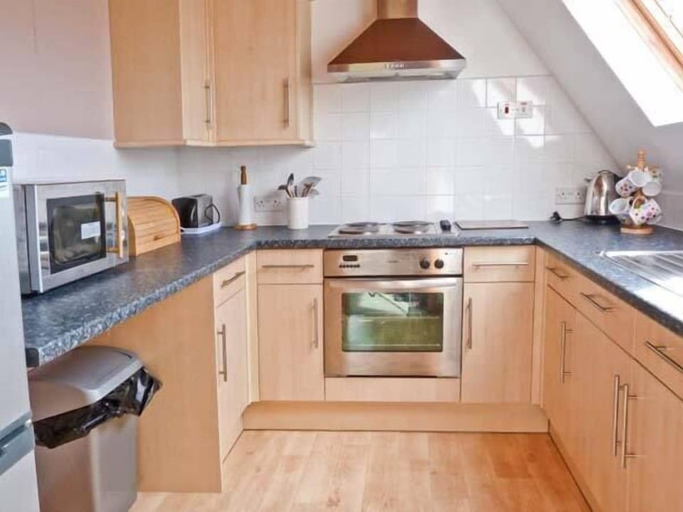 Cottage | Private kitchen | Stovetop, cookware/dishes/utensils