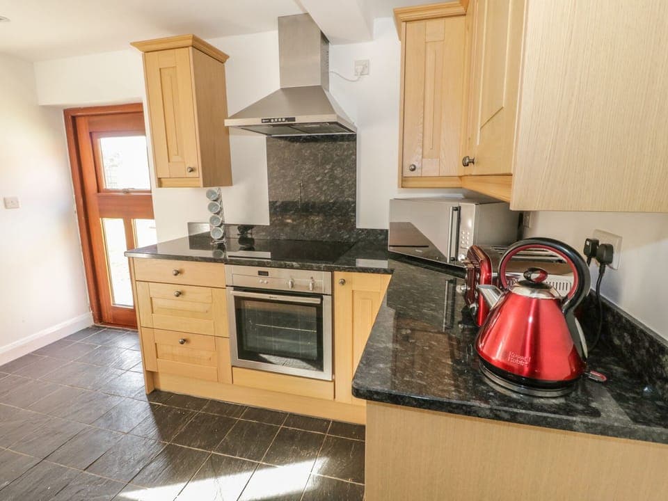 Cottage | Private kitchen | Fridge, microwave, stovetop, highchair