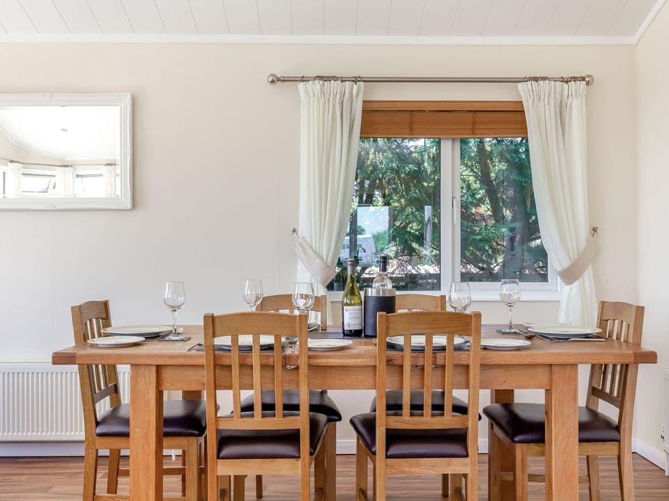 Cottage | Private kitchen | Dishwasher, toaster, cookware/dishes/utensils