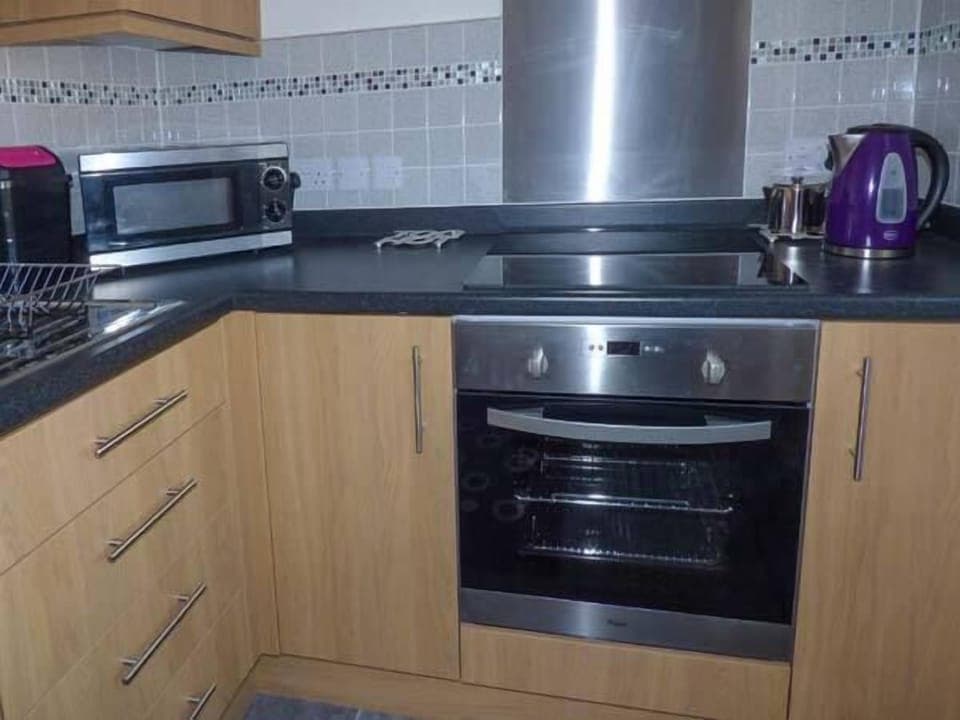 Cottage | Private kitchen | Fridge, oven, stovetop, toaster