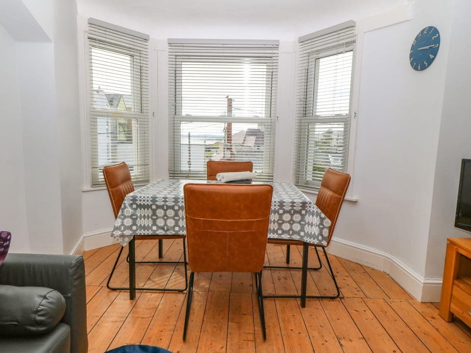 Cottage | Private kitchen | Fridge, microwave, stovetop, dishwasher