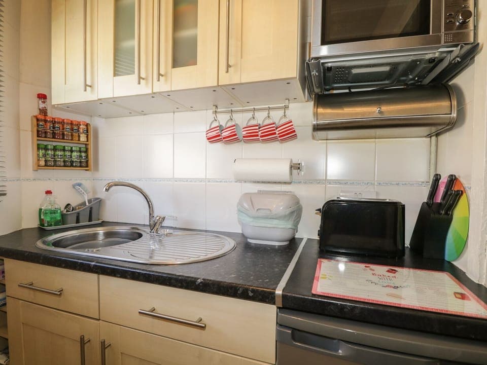 Cottage | Private kitchen | Cookware/dishes/utensils