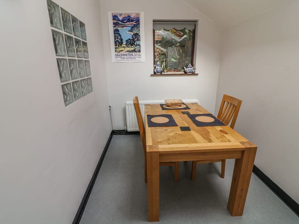 Cottage | Private kitchen | Fridge, microwave, stovetop, electric kettle