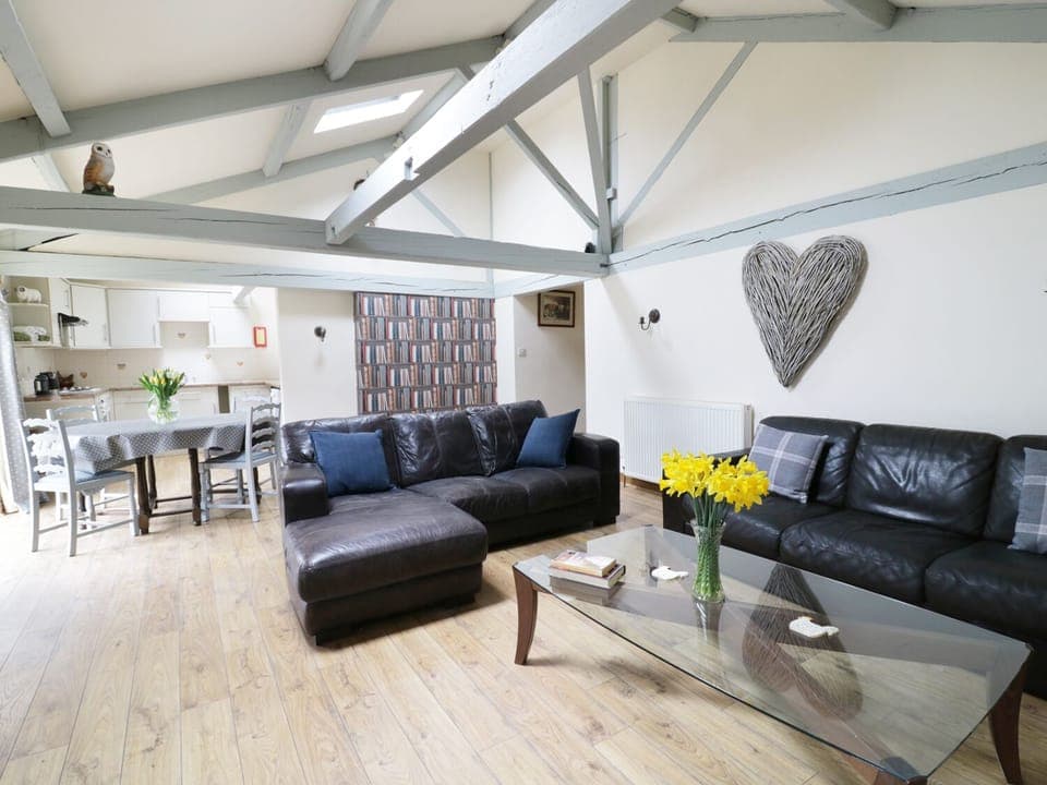 Cottage | Living area | TV