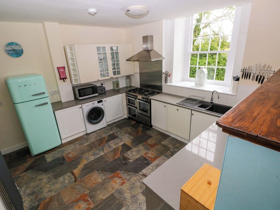 Cottage | Private kitchen | Fridge, microwave, stovetop, dishwasher